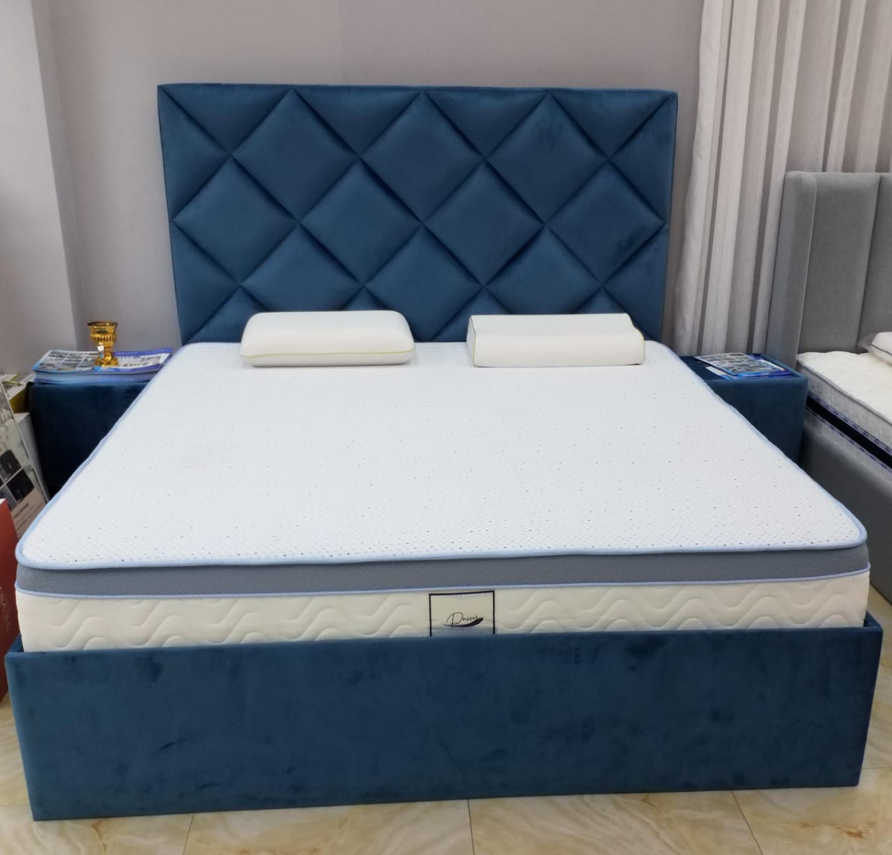 bed blue